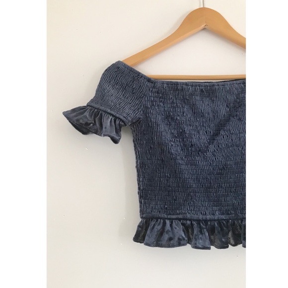 Free w/$15+ purchase Blue Velvet Crop Top w/Ruffle Sleeves & Hem 🤍 - Picture 3 of 4